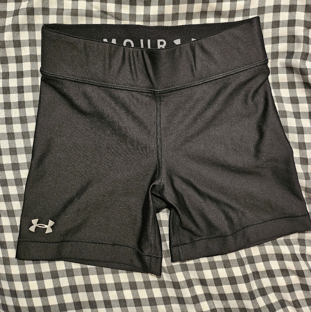 Under Armour Black Athletic Shorts Moisture-Wicking Performance